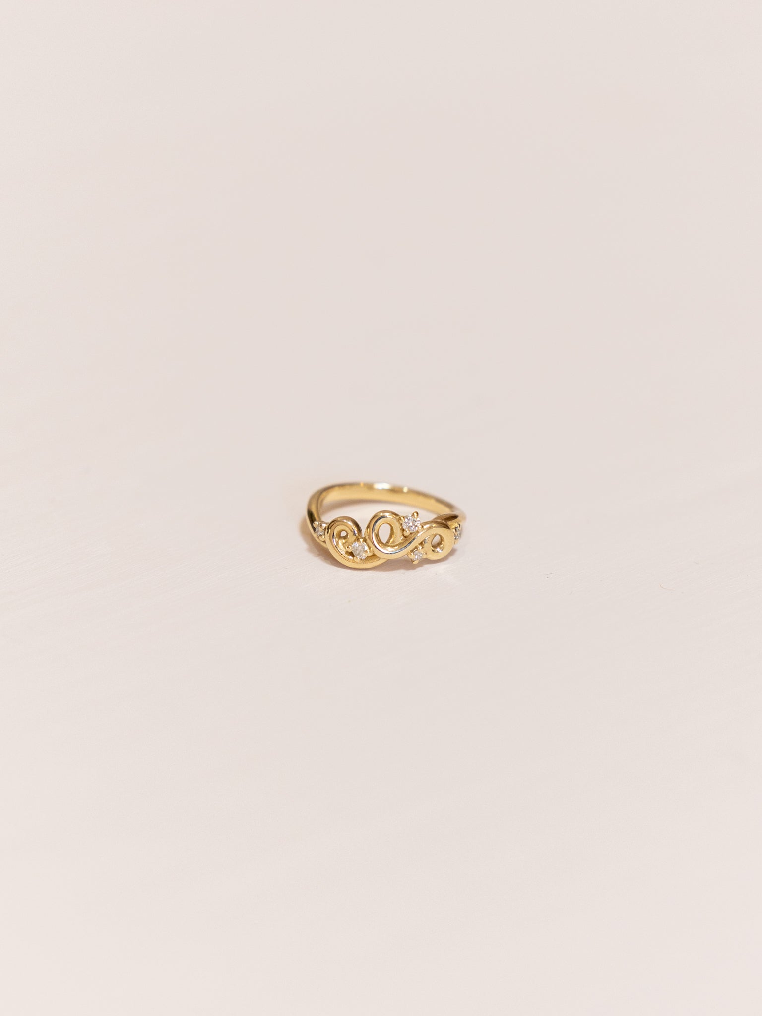 Loop Ring with Five Diamonds
