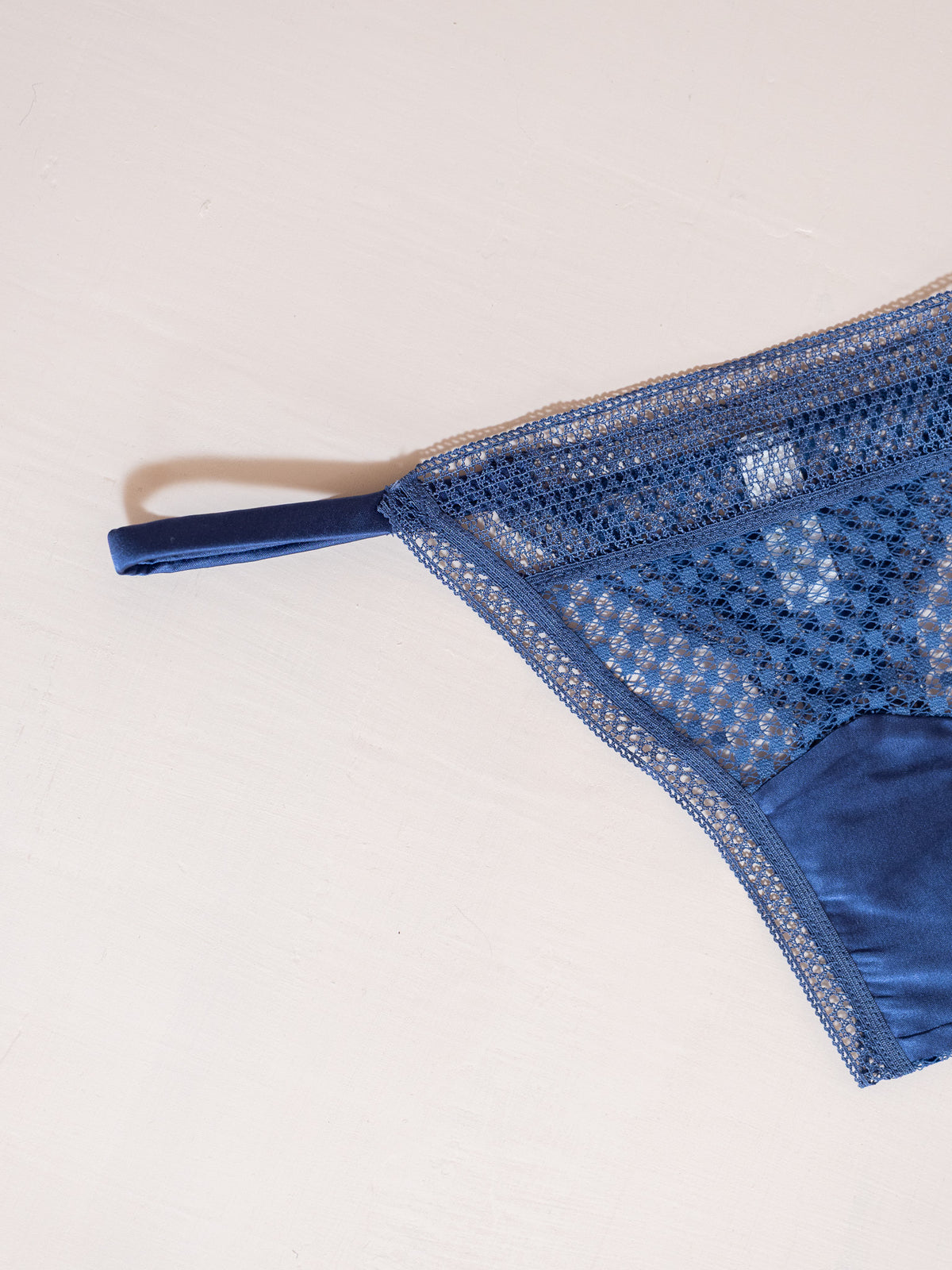 Lapis Bella Thong