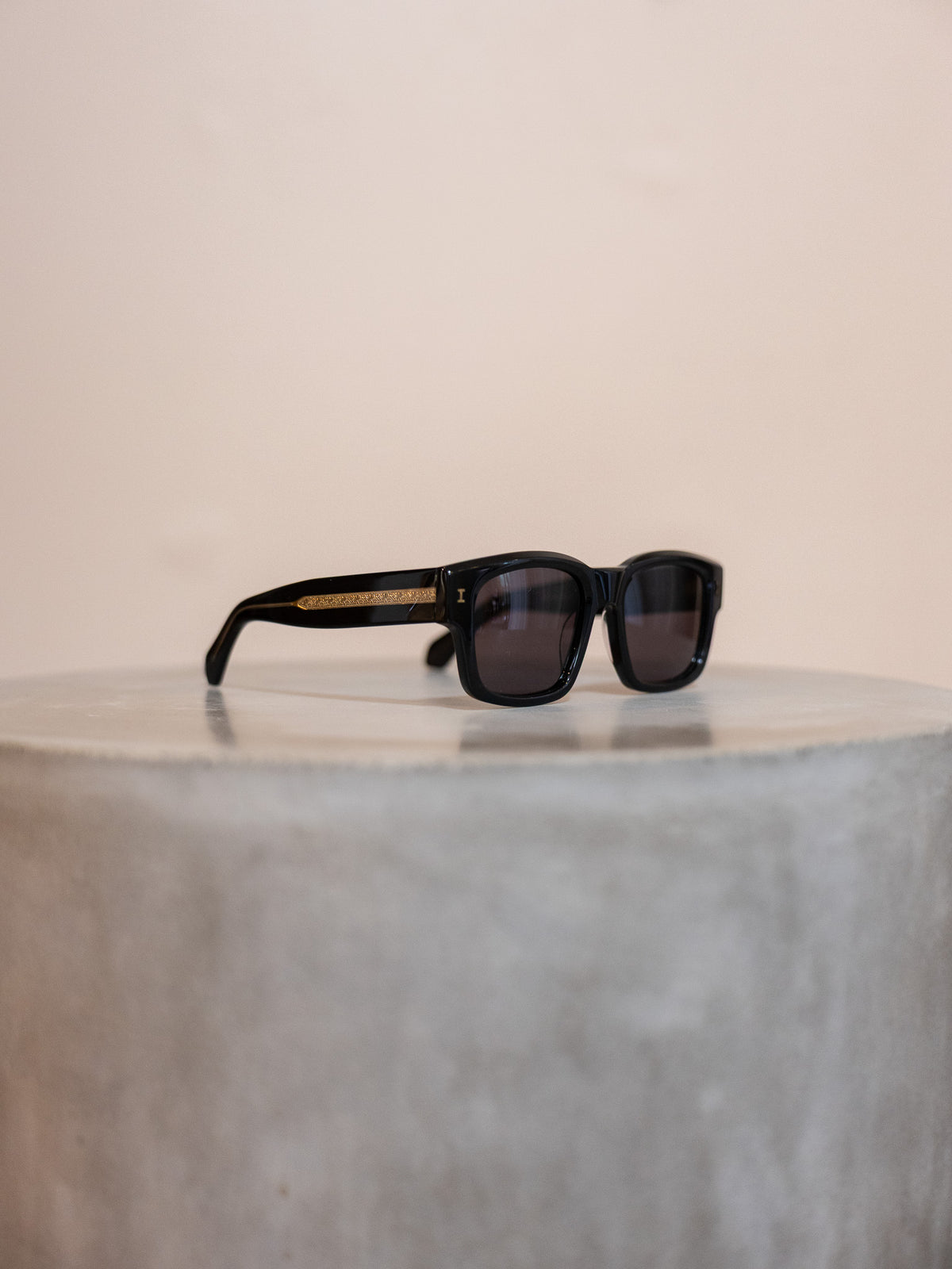 Vito Sunglasses in Black