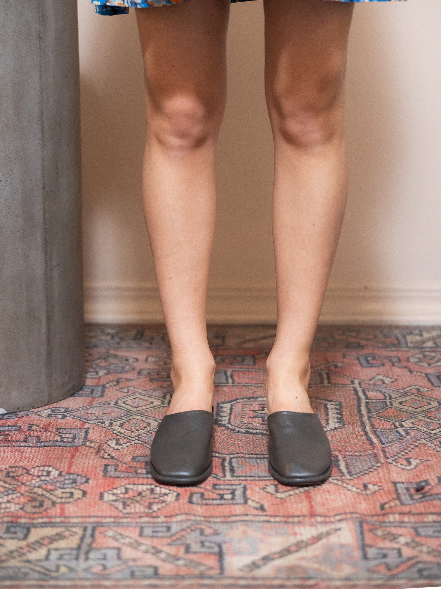 Soft Kitten Heel in Coal