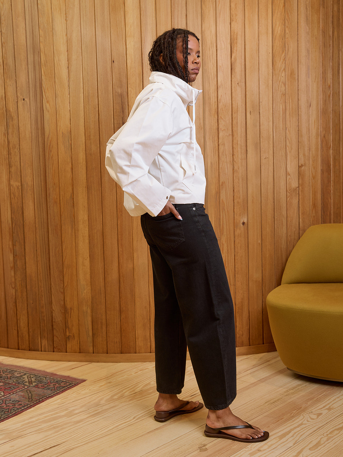Low Curve Cropped Jean in Black