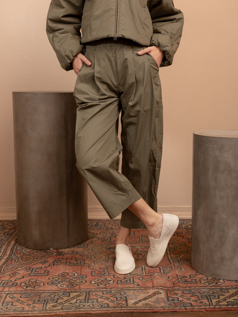 Spa Pleat Pants in Olive