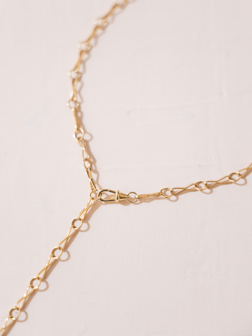 20 Inch Large Motif Chain Lariat
