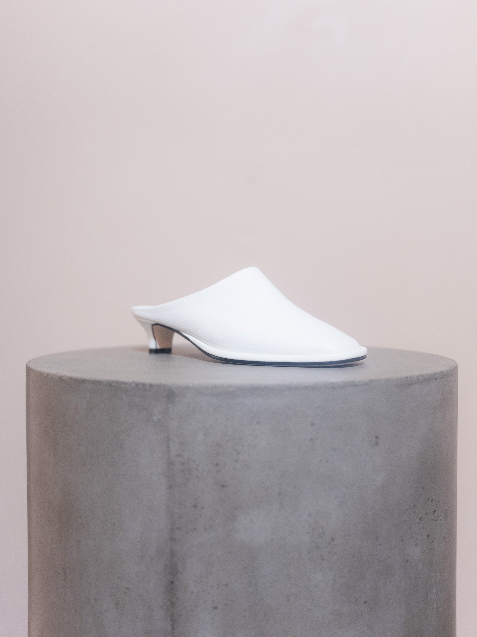 Soft Kitten Heel in White