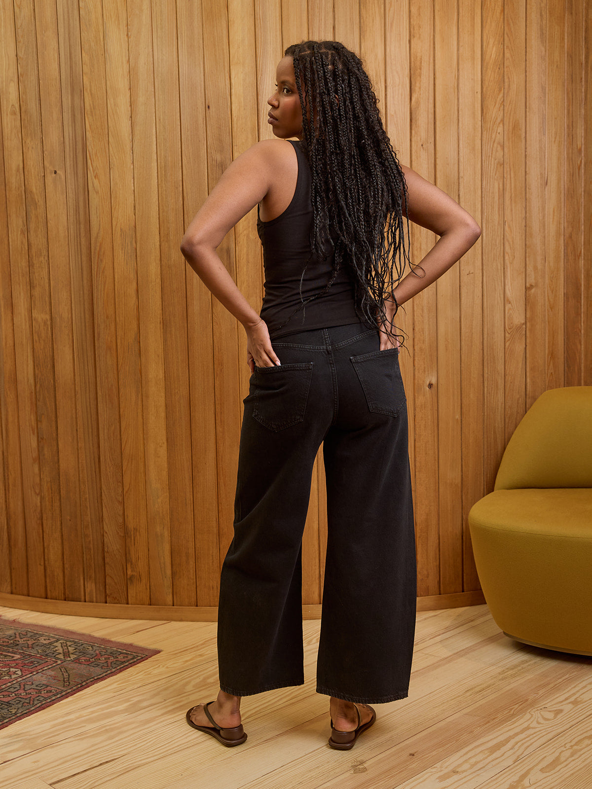 Low Curve Cropped Jean in Black