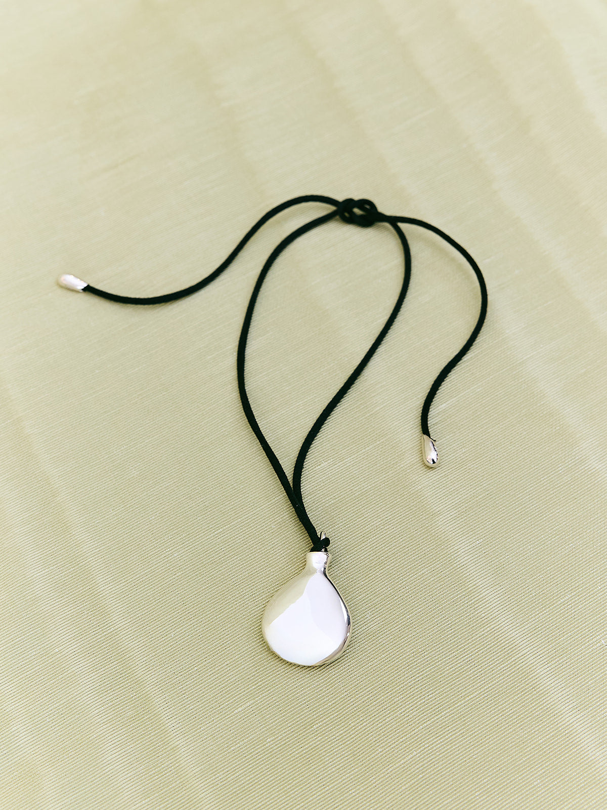 Perfume Choker