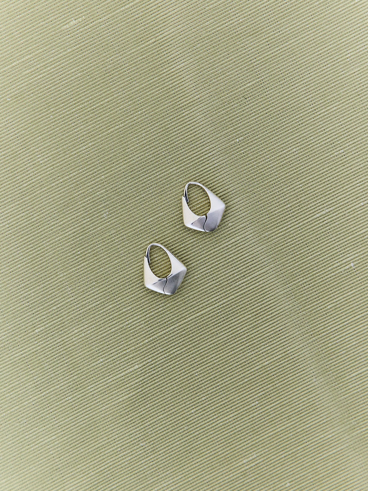 Small Pyramid Hoops