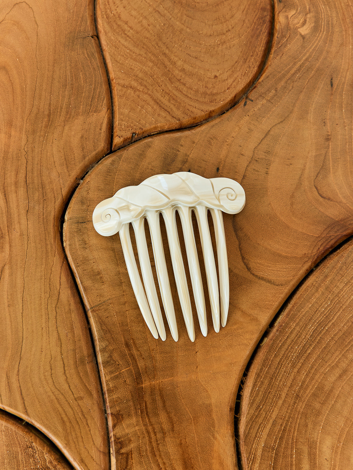 Rivoli Comb in Mother of Pearl